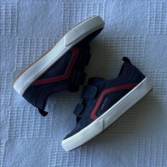 Geox Boys sneaker with Velcro size 8.5 - Picture 1 of 8